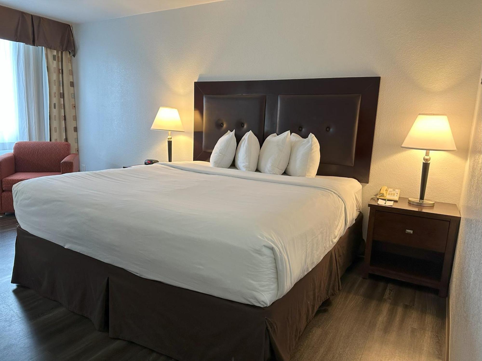 Quality Inn & Suites Эверетт Экстерьер фото