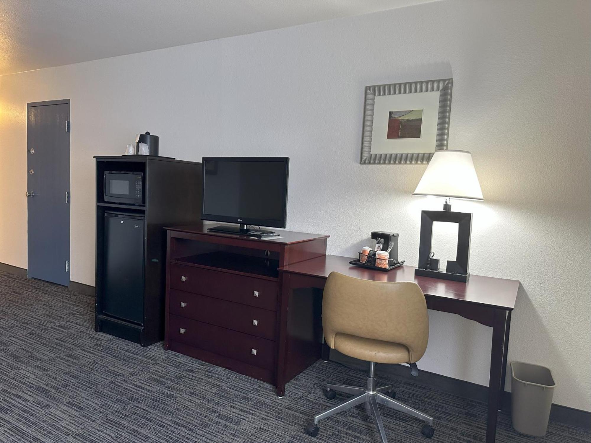 Quality Inn & Suites Эверетт Экстерьер фото