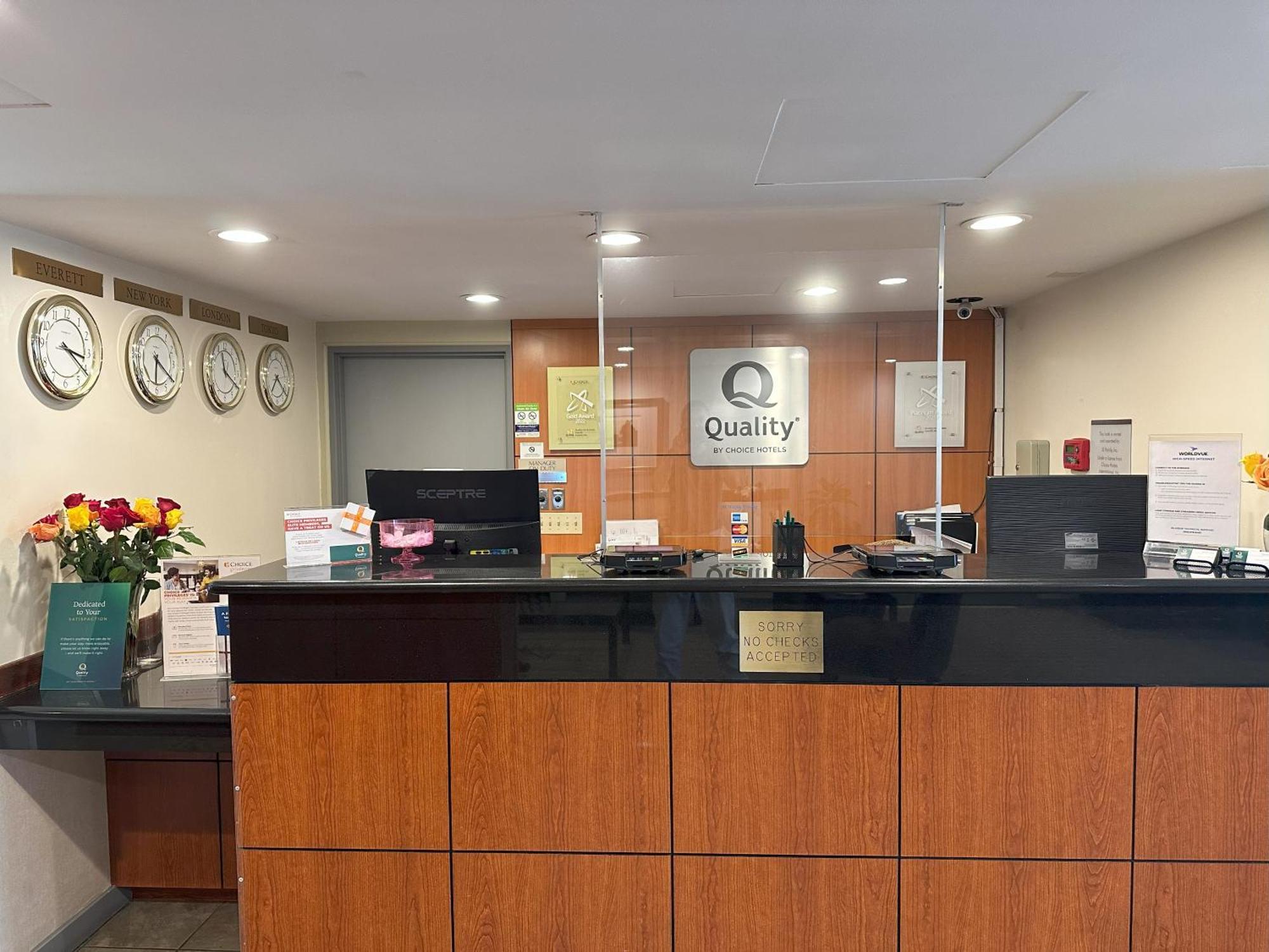 Quality Inn & Suites Эверетт Экстерьер фото