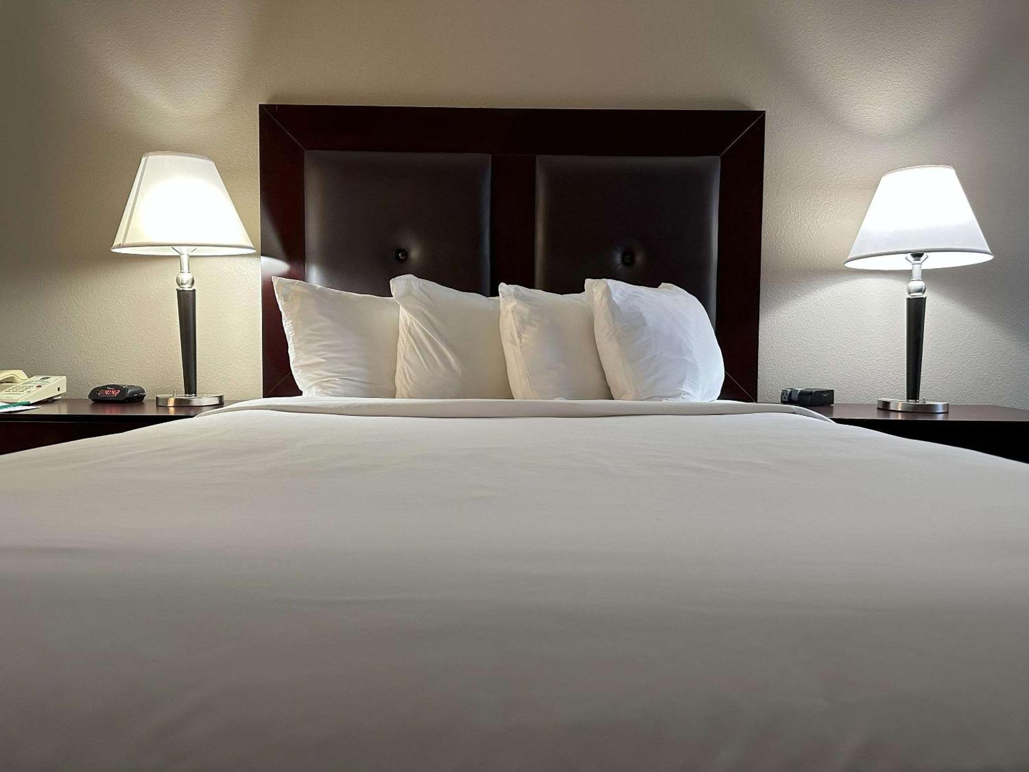 Quality Inn & Suites Эверетт Экстерьер фото