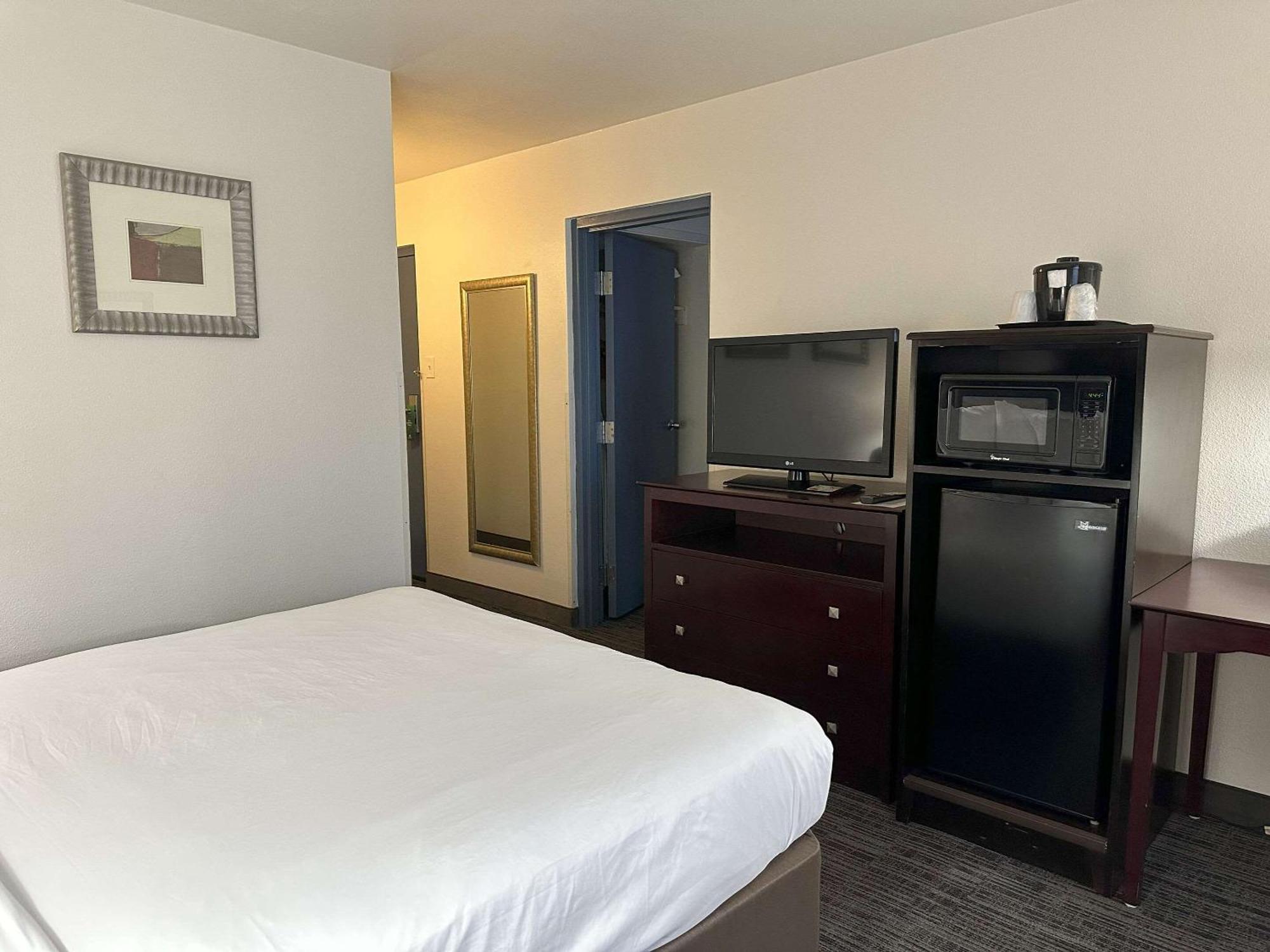 Quality Inn & Suites Эверетт Экстерьер фото