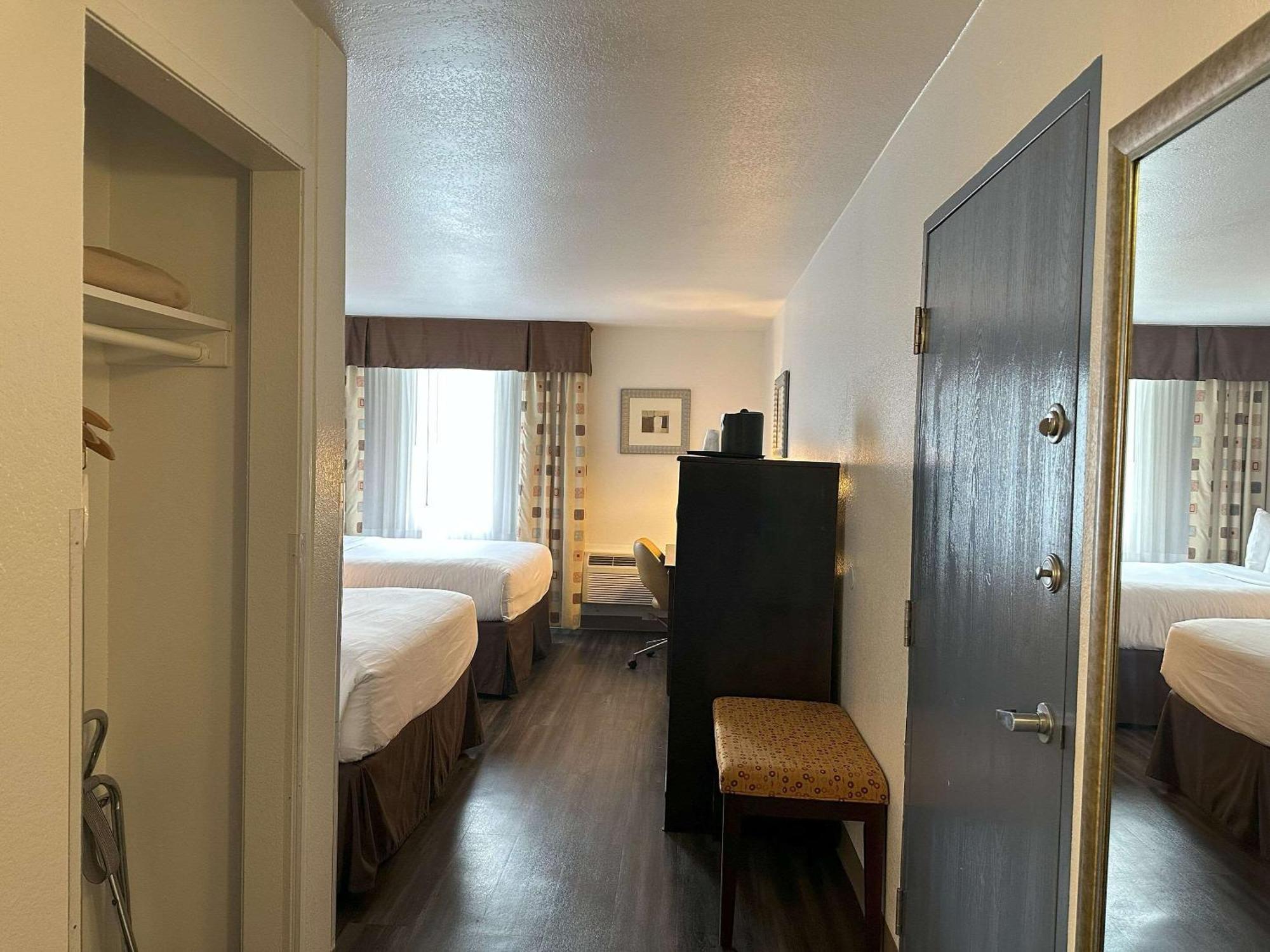 Quality Inn & Suites Эверетт Экстерьер фото