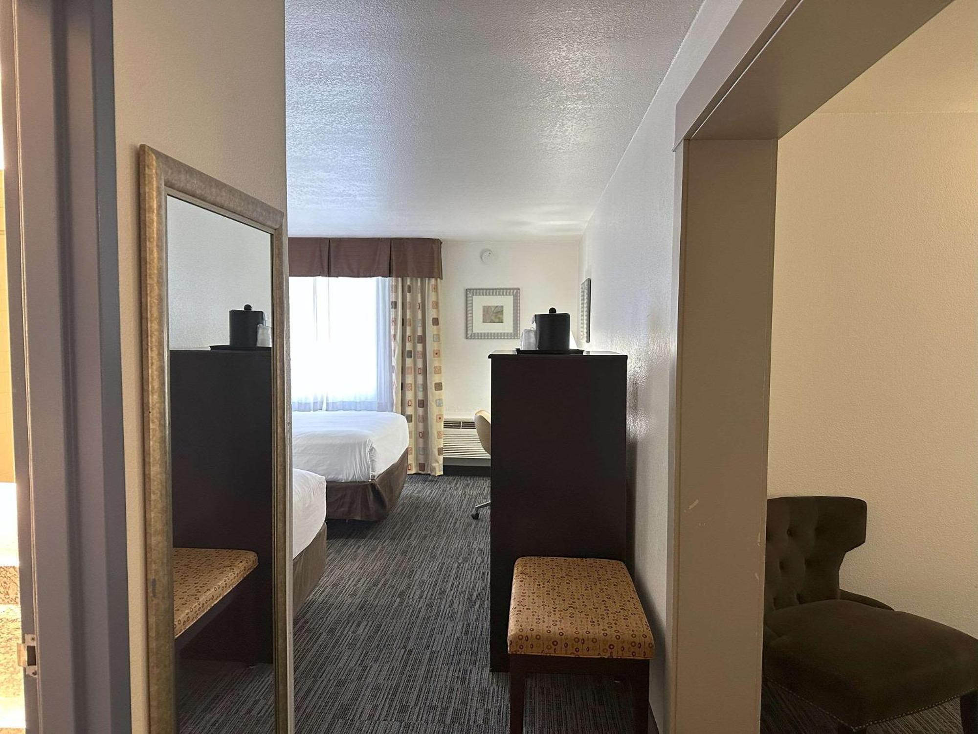 Quality Inn & Suites Эверетт Экстерьер фото