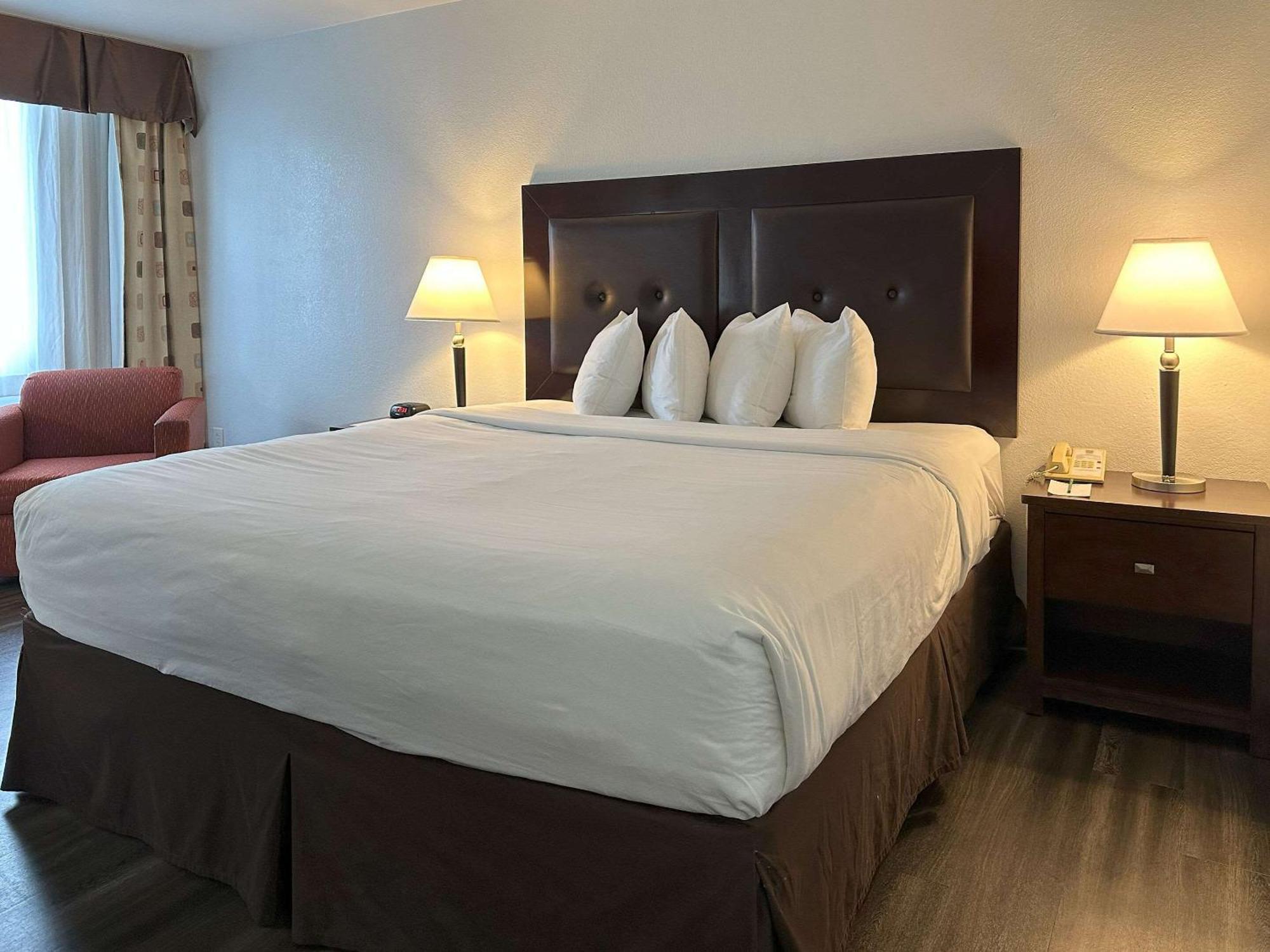 Quality Inn & Suites Эверетт Экстерьер фото